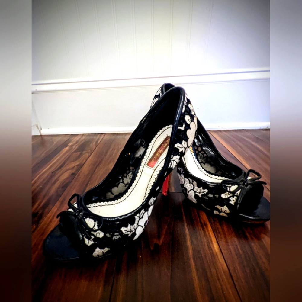 Vintage Betsey Johnson Black and White Lace Heels Size 6